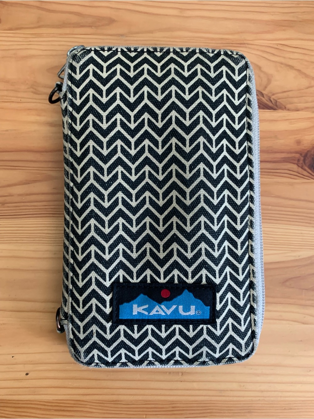 Kavu Chevron Zip Wallet